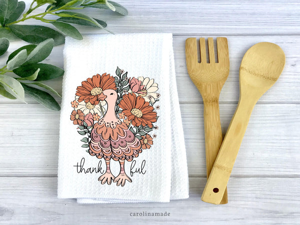 This white waffle weave towel features a floral boho style turkey that says thankful. Perfect fall thankgiving decor!