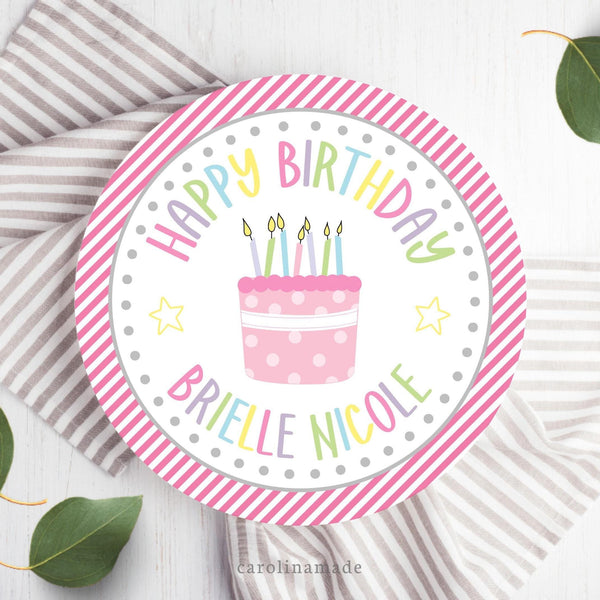 This 10 inch plate features a pink diagonal stripe background with a white circle in the center and a blue cake with colorful text that says happy birthday and is personalized with your childs name.